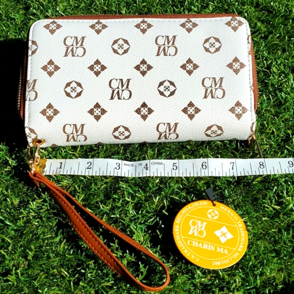 NWT Charis Ma Wristlet Wallet